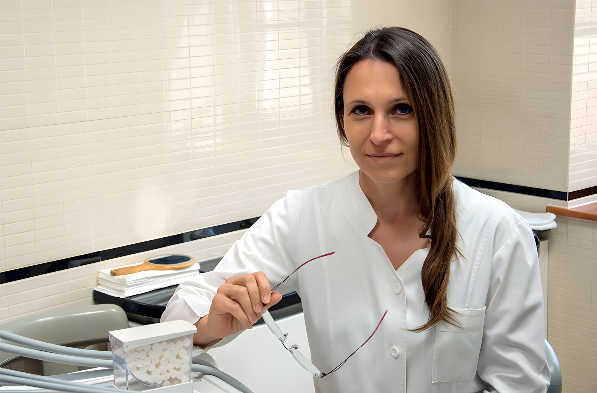 Eingang der Zahnarztpraxis Optimal Dental in Fertőhomok nahe Sopron